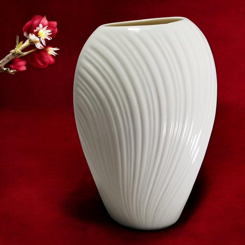 Lenox Mirage Collection 8" Vase | 1987 Vintage Art Deco Elegance - Picture 3 of 7